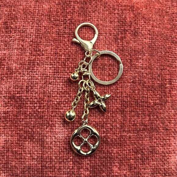 GOLD CLOVER Bag Charm Gold Tone ☸ - Picture 6 of 8